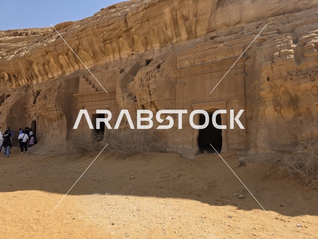 المقابر النبطية الأثرية في مدينة العلا السعودية