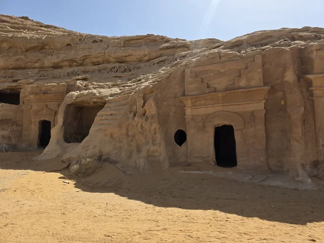 مقابر الأنباط القديمة في الحجر بالعلا السعودية