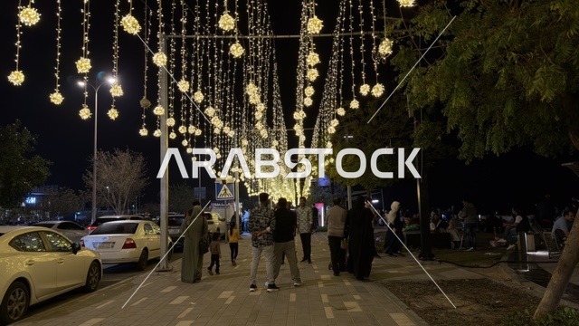أنوار احتفالات العيد في شوارع الدمام ليلاً