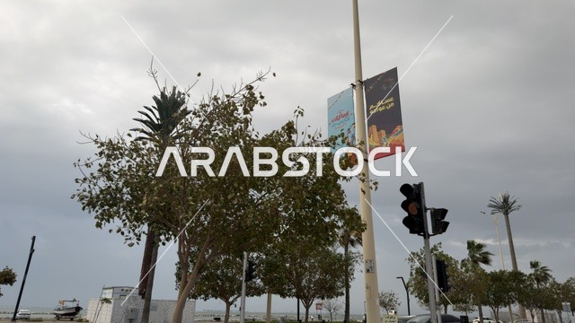 لافتات تهنئة بالعيد في كورنيش الدمام بالشرقية