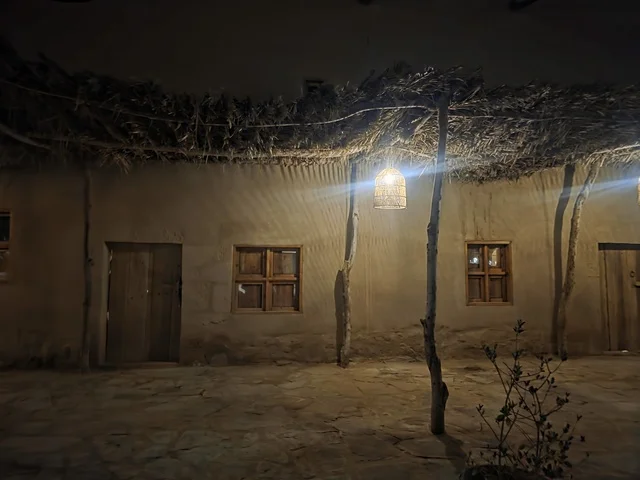 مبنى طيني تقليدي في سوق العلا القديم بالمملكة العربية السعودية