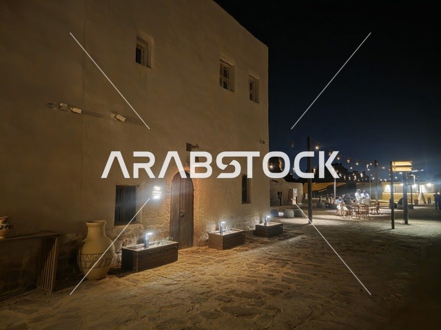 سوق العلا القديم التراثي في الليل السعودية