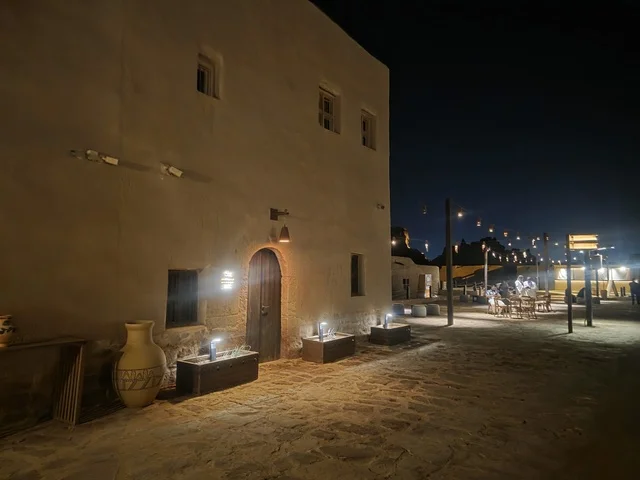 سوق العلا القديم التراثي في الليل السعودية