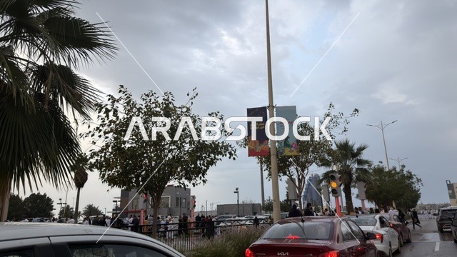 زحام شوارع الدمام مع لوحات احتفالات العيد