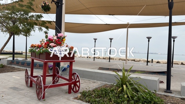 عربة زينة العيد في كورنيش الدمام بالشرقية