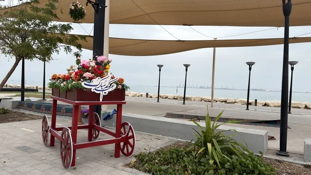 عربة زينة العيد في كورنيش الدمام بالشرقية