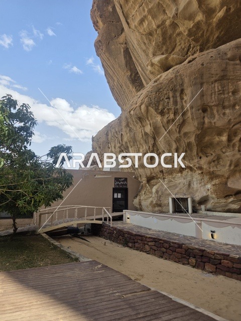 منحدرات العلا الصخرية والهندسة المعمارية في السعودية