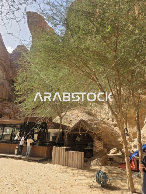 كشك قهوة خارجي في جبال صحراء العلا