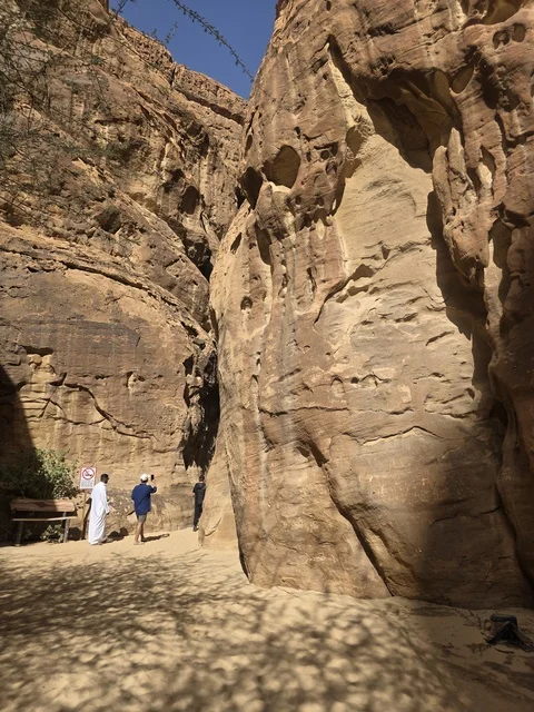 جبال العلا والتكوينات الصخرية في السعودية