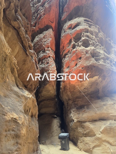تكوين صخري في جبال العلا بالمملكة العربية السعودية