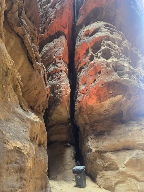 تكوين صخري في جبال العلا بالمملكة العربية السعودية