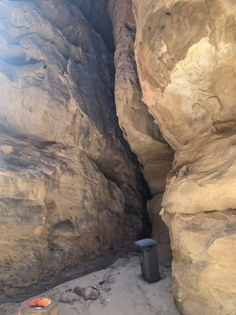 تكوينات صخرية في وادي العلا بالمملكة العربية السعودية