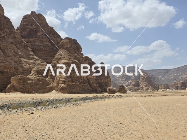 تكوينات صخرية صحراوية في العلا بالمملكة العربية السعودية