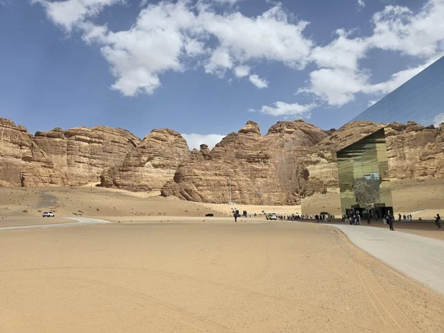 مبنى مرايا في العلا بالمملكة العربية السعودية