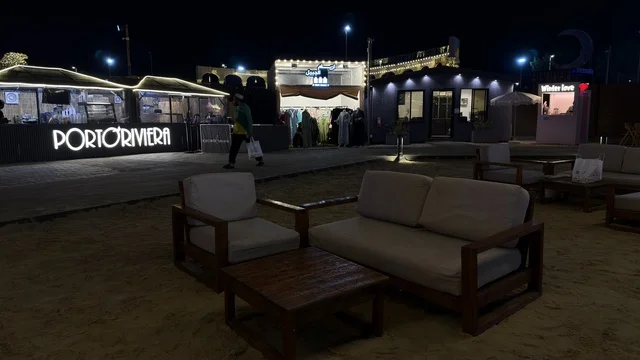 جلسات خارجية ليلية في بنانا بيتش الجبيل