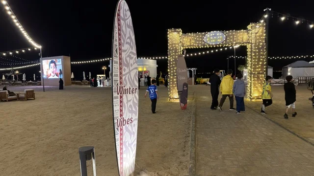 فعاليات ليالي الخبر في بنانا بيتش الجبيل ليلاً