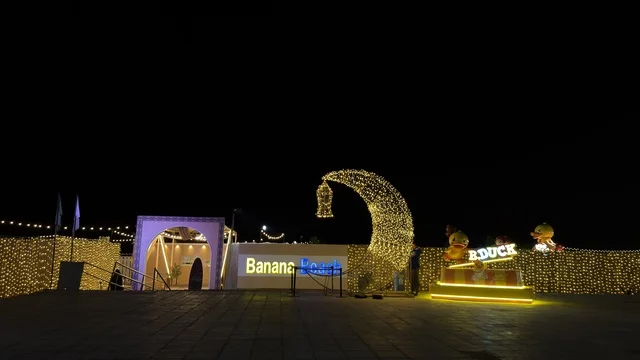 زينة وإضاءة فعاليات ليالي الخبر في بنانا بيتش الجبيل