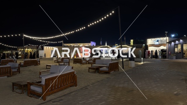 جلسات خارجية ليلية في بنانا بيتش بالخبر