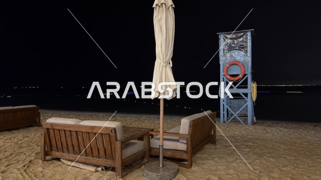 شاطئ بنانا الجبيل جلسات ليلية وبرج إنقاذ