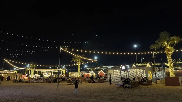 منتجع بنانا بيتش الخبر والجبيل في الليل