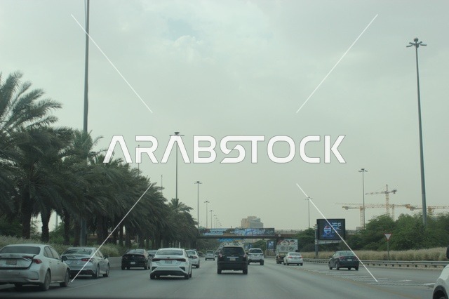 حركة المرور في شوارع مدينة الرياض السعودية