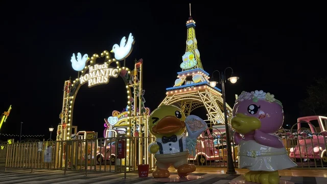 ألعاب بي داك في بنانا بيتش الخبر ليلاً