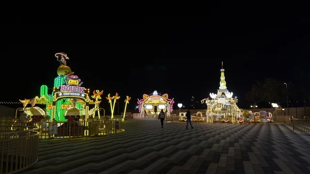 ليالي الخبر بنانا بيتش مدينة ألعاب ليلية