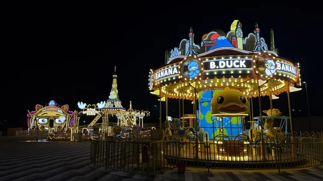 ملاهي بنانا بيتش في ليالي الخبر بالليل