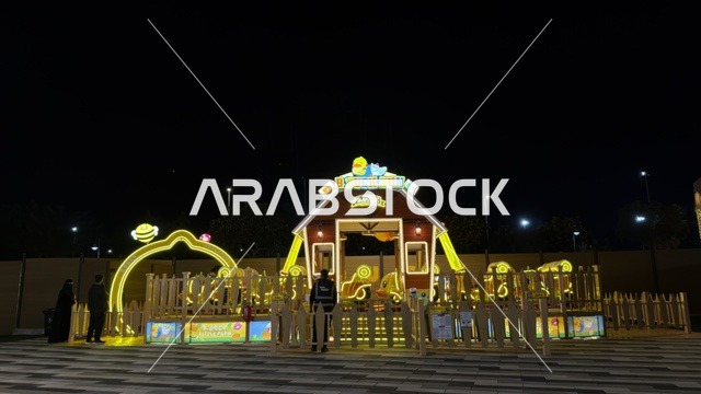 ملاهي أطفال في ليالي الخبر بنانا بيتش ليلاً