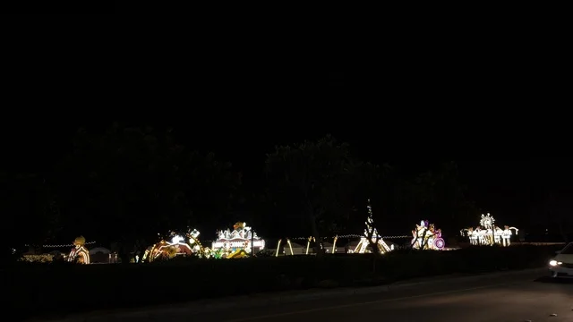 فعالية ليالي الخبر في شاطئ بنانا بيتش ليلاً