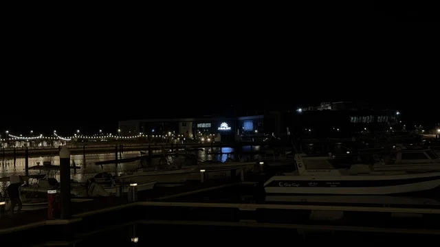 مرسى الفناتير الجبيل ليلا مع القوارب