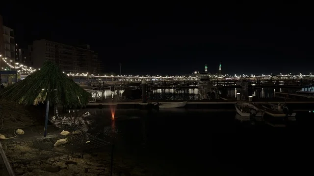 فعالية ألوان الجبيل في الواجهة البحرية ليلاً