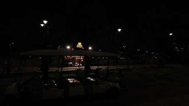 عربات الجولف في فعالية ألوان الجبيل ليلاً