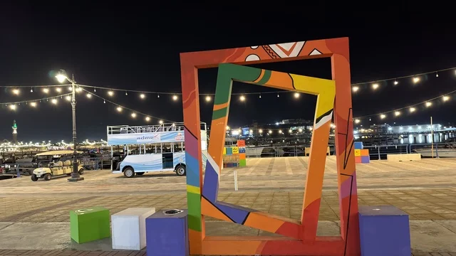 فعالية ألوان الجبيل بالليل على الواجهة البحرية