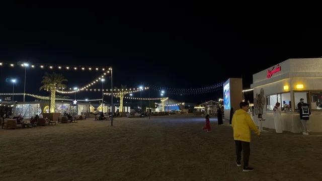 شاطئ بنانا الخبر والفعاليات الترفيهية ليلاً