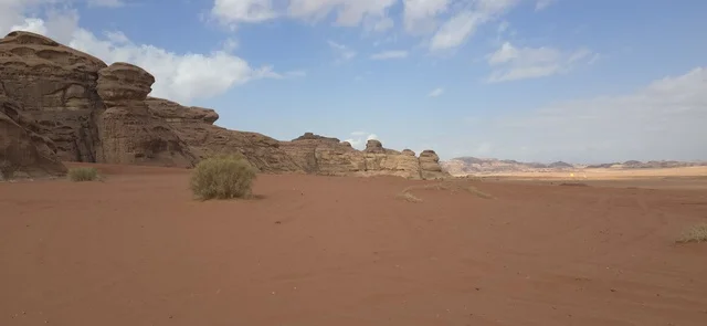 جبال تبوك تضاريس صحراوية في السعودية