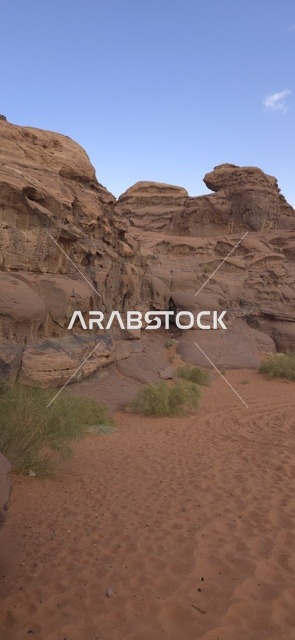 جبال تبوك الرملية والصحراء في المملكة العربية السعودية