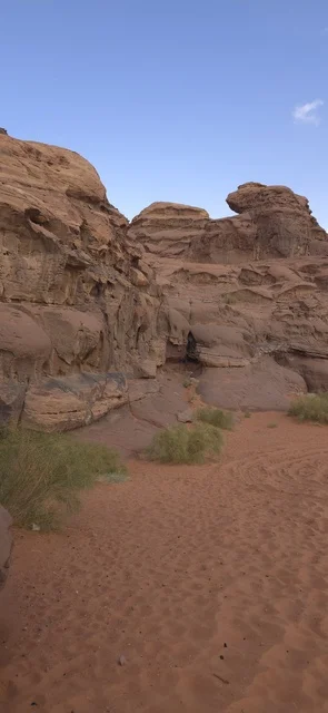 جبال تبوك الرملية والصحراء في المملكة العربية السعودية