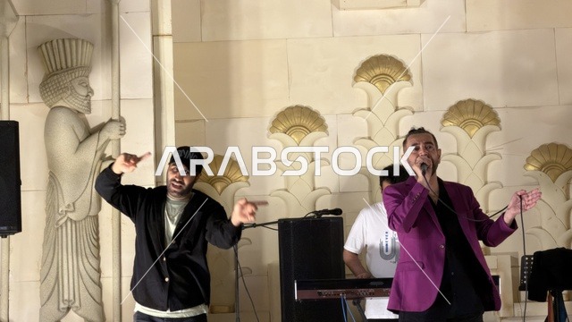 عرض موسيقي حي في القرية العالمية دبي
