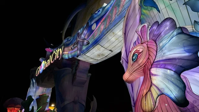 فوانيس غلوبال سيتي المضيئة في المهرجان الليلي