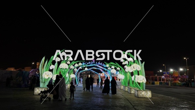 ممر الزهور المضيئة في فعالية حدائق الزمن ليلاً