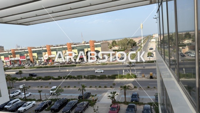 منطقة تجارية ومشهد للطريق الحضري في السعودية