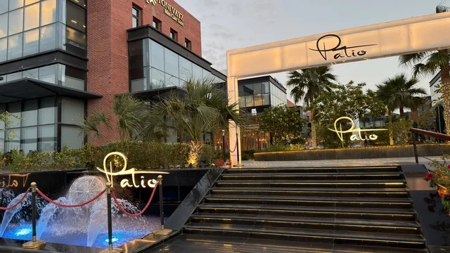 مدخل مجمع باتيو التجاري في الرياض بتصميم عصري