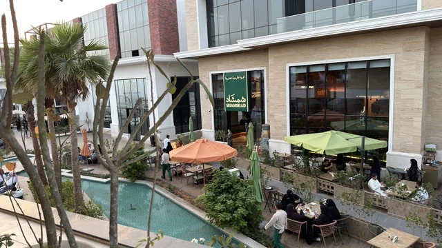 جلسات خارجية بمطاعم مركز تسوق في السعودية