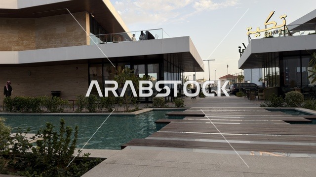 مطعم تكيّة بتصميم معماري حديث ومسطح مائي بالسعودية