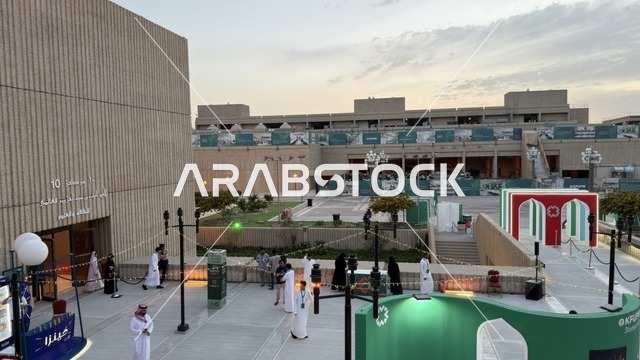 ساحة جامعة الملك فيصل في وقت الغروب