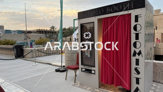 كشك تصوير فوتوغرافي متنقل في فعالية خارجية