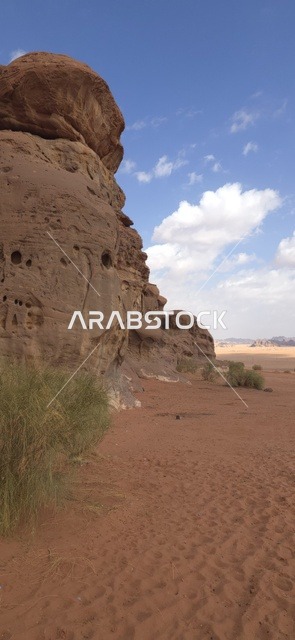 صحراء تبوك السعودية التكوينات الصخرية والرمال الحمراء