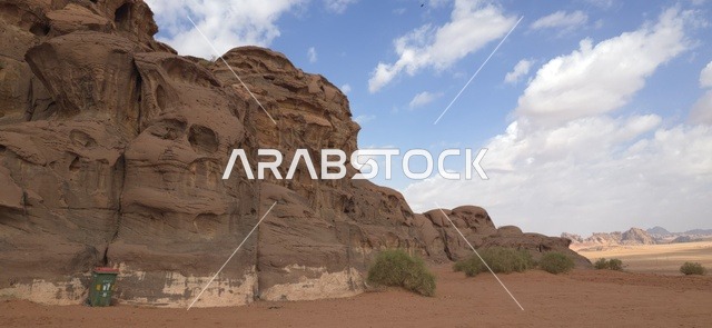 التكوينات الصخرية في صحراء تبوك السعودية