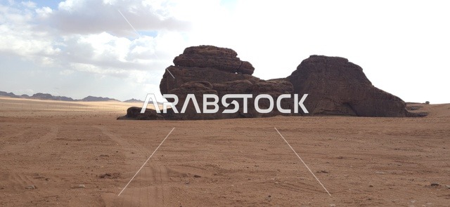 التشكيلات الصخرية في صحراء تبوك بالمملكة العربية السعودية